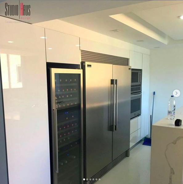 StudioHaus1's tweet photo. ✨✨Sin filtros.. Donde ustedes ven caos... nosotros vemos espacios. Creamos espacios con estilo! 🇻🇪🇻🇪

#studiohaus #kitchendesign #DesignThinking #kitchen #furnituredesign #interiordesign #unfiltered #interiordesignmasters #materials #Trending #designtips #architecturelovers https://t.co/yP8NILVpvE