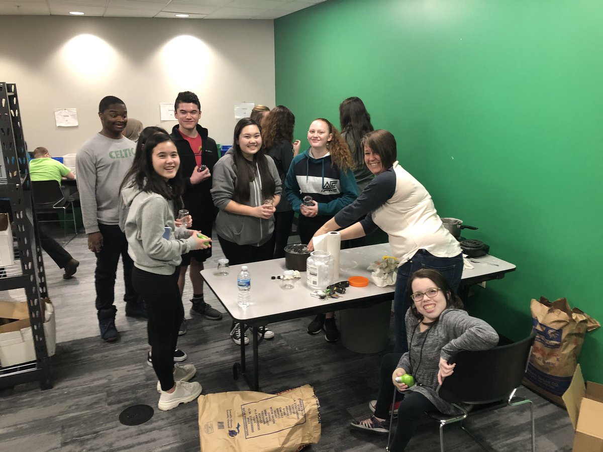Dublin_IB_CAS's tweet photo. Amazing smells coming from @PostSecondDCS making sugar scrubs and candles with @DCSEmerald!! https://t.co/C8lEponVHt