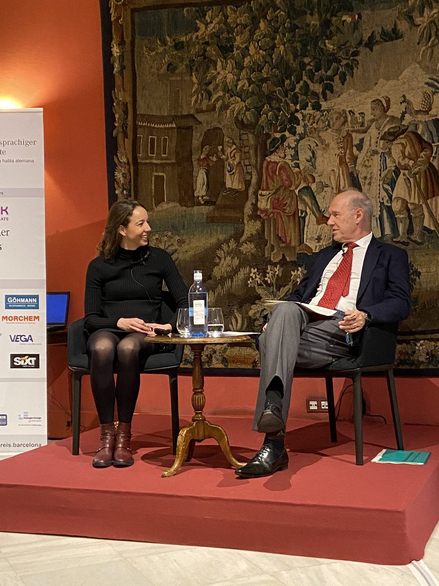 ar_rodenas's tweet photo. Una reunión muy especial este mediodía en Barcelona con @CarlotaPiAmoros, de @HolaLuzcom. Sus valores de empresa y estrategia imbatible resumidas en #todoesposible, #keeprowing, #saythingsastheyare #havefun. Danke @AlbertPeter @florianmueck! #KDF #barcelona https://t.co/XDO8aYiGp2