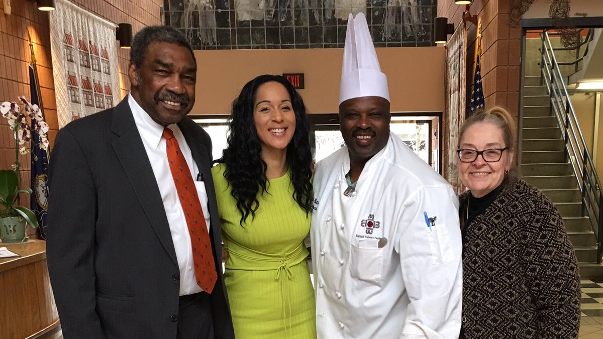 pps_cte's tweet photo. Manchester Bidwell CEO Bill Strickland with PPS CTE Executive Director Angela Mike, Bidwell Culinary Arts Instructor Keith Butler and PPS Board Member-CTE Liaison Cindy Falls - during today's Imagine PPS Career Middle School Design Team Meeting. @PPSnews #CTEisSTEM https://t.co/TeV11qWrbb