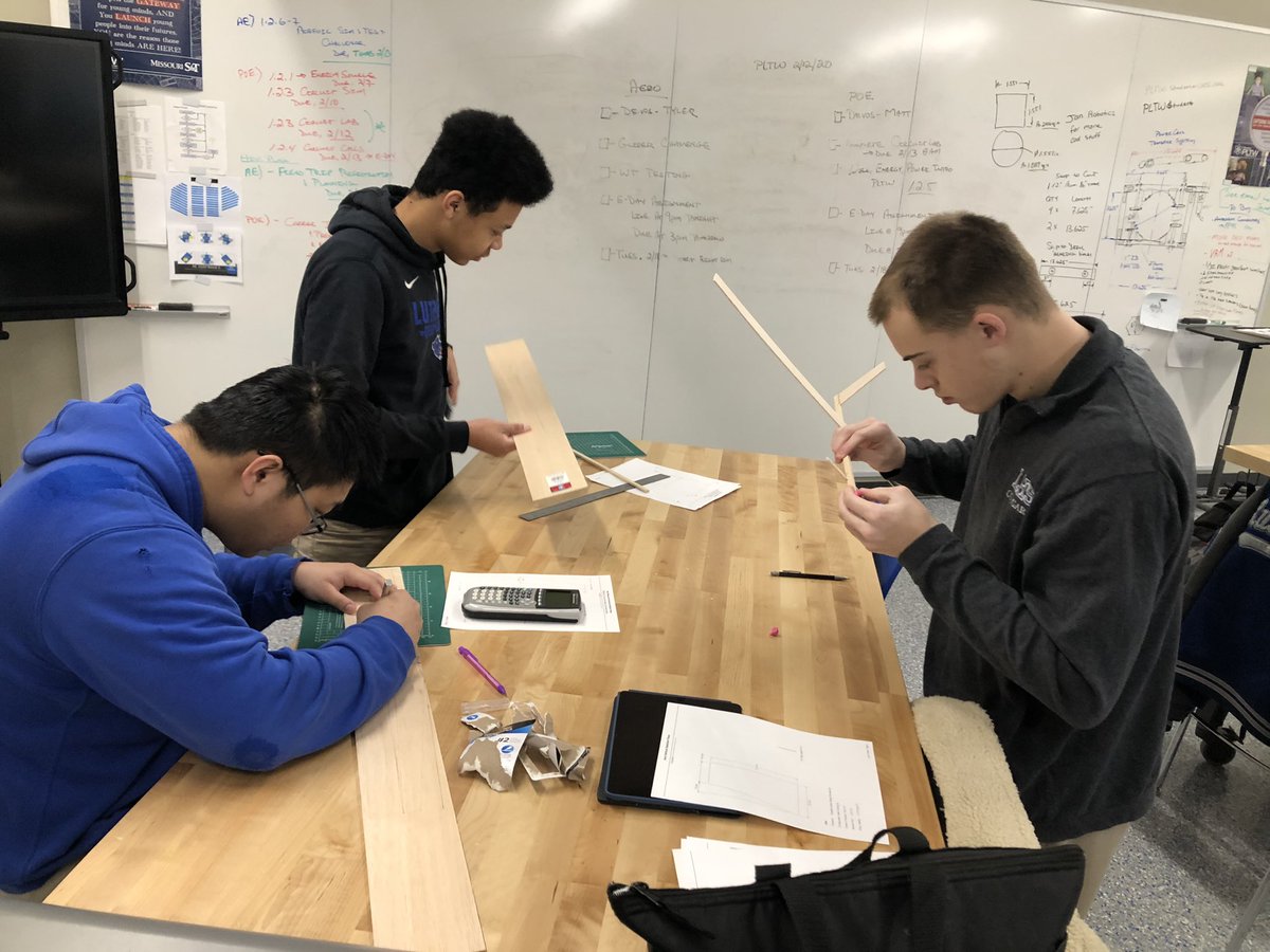 STEM2UYP's tweet photo. @LutheranCougars @PLTWorg AeroEng class fully engaged in glider challenge!  #makeItFly https://t.co/HbblxxmTFW