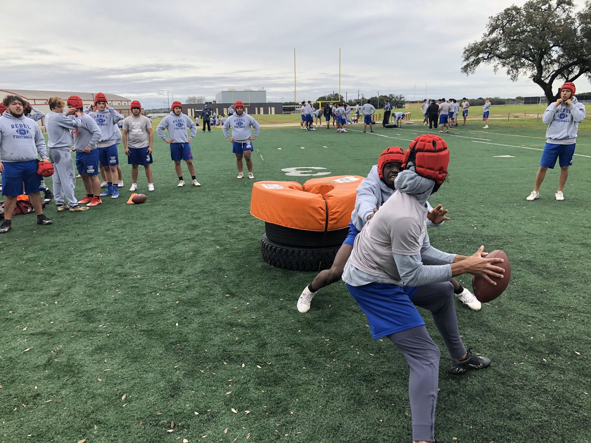 CoachHolmG's tweet photo. Little team competition on a perfect muddy day! #getsloppy  #RPND #AllGasNoBrakes @HHSREBELS @LesGoad @CoachPostert @rickyrod4 @Coach_IRod @hatchharrison @ElijahG37104021 https://t.co/tOTngtIILt