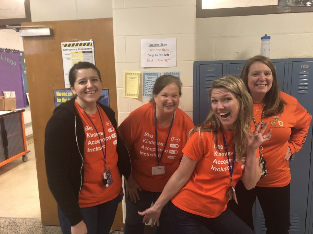 SouthernMSAACPS's tweet photo. Southern Middle Celebrates #unityday2019! Wear orange. You are #AACPSAwesome 🍊🍊 https://t.co/q38awxijYl