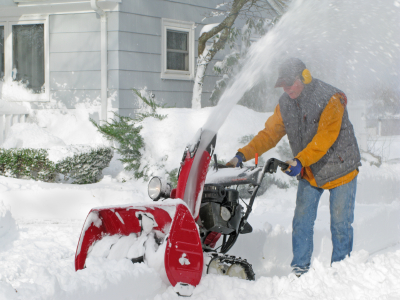 snowblowersdir's tweet photo. No loose clothing. Protect your ears. You know, a lot of our snow blower safety tips are good to keep in mind when using any kind of outdoor equipment! #PEDtips

https://t.co/cY9MWQwcrj https://t.co/M5Lz8HCT41