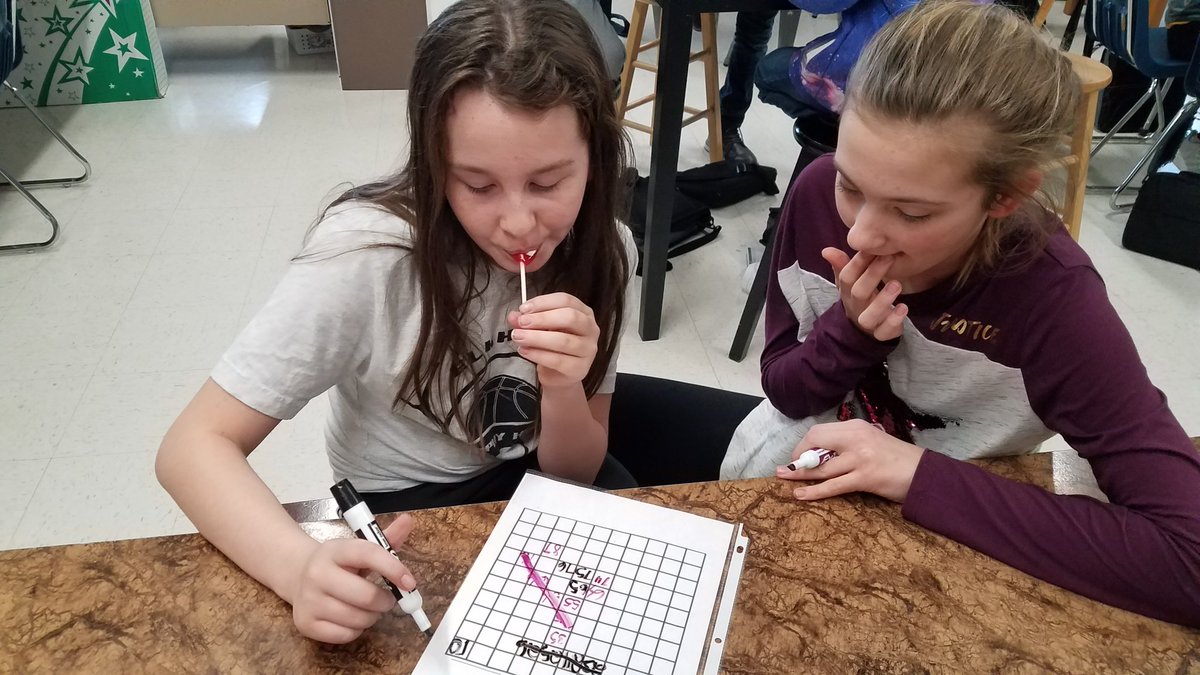 jacksonroom101's tweet photo. 100th day of school. Hundreds chart connect four. #awesomejrelks https://t.co/DJ17Lzz7Mc
