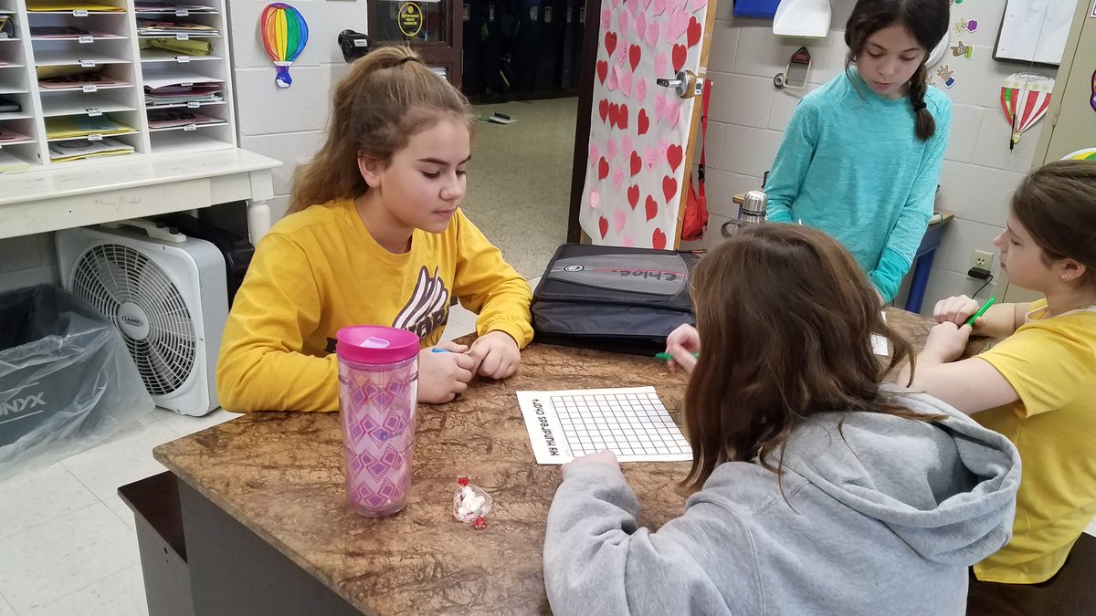 jacksonroom101's tweet photo. 100th day of school. Hundreds chart connect four. #awesomejrelks https://t.co/DJ17Lzz7Mc