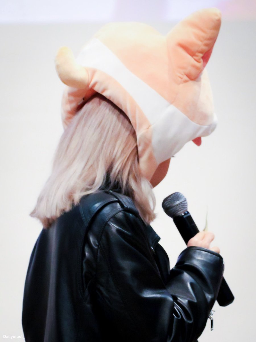 yongriana's tweet photo. thinking about yongsun's cheeks https://t.co/DZNbPYtnbJ