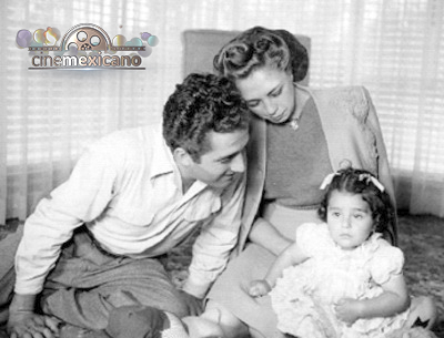 Cine Mexicano on X: "Una bella foto de la familia de Abel Salazar, uno de los actor de #cinemexicano. Rosita Arenas fue su segunda esposa y con la que tuvo a la