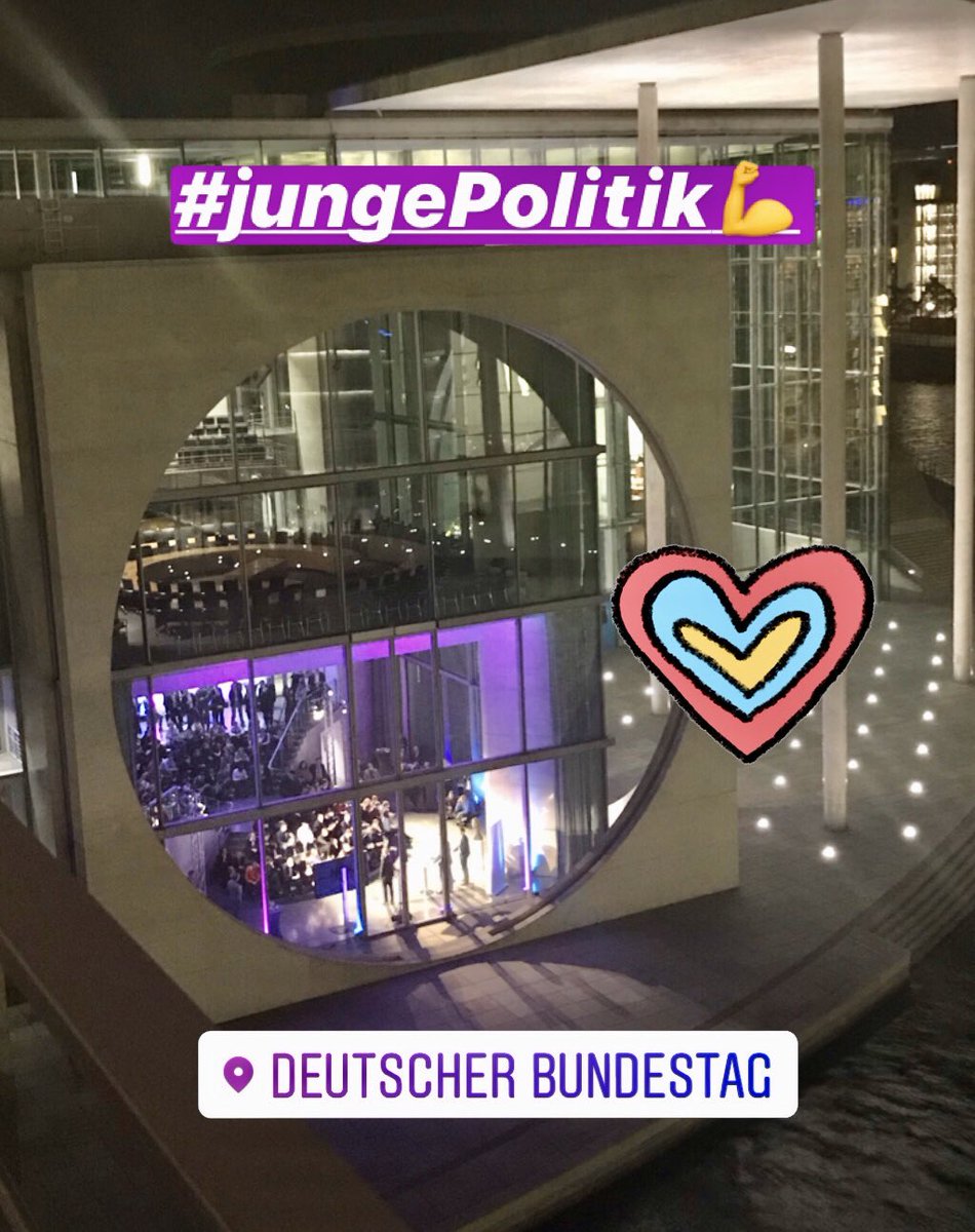 MarxCaro's tweet photo. Coole Buchvorstellung, coole Gäste und sehr coole Location!👌 Eine Politik für morgen – nicht ohne die junge Generation!💪 #jungePolitik https://t.co/UPIN0E2C9W