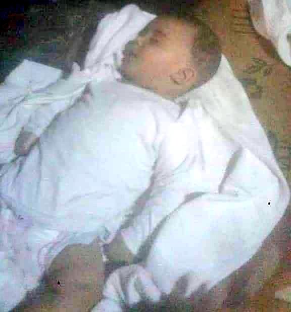 Marwa_from_S's tweet photo. Yesterday, this child died in the camps in Idlib due to the very cold weather
Prayer for children in Idlib
#Syria #idlib https://t.co/6gb9rPdrei