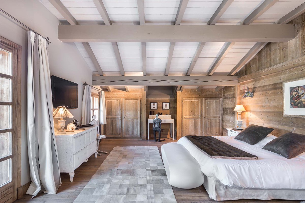 CimalpesEstate's tweet photo. 🏠 #AVENDRE | A côté des pistes du Mont d'Arbois, nous vous proposons ce charmant chalet dans un quartier calme. Avec sa vue dégagée et sa très belle pièce de vie, voici le début d'une visite dont vous vous souviendrez.

💦 Sauna
⛷ Retour à ski possible

https://t.co/8adv4mmkie https://t.co/O5AiVBGglT