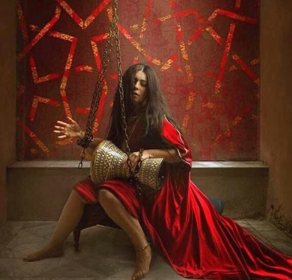 لا تدع عاهرة تسرقك من حبيبتك 
فأنت رجل