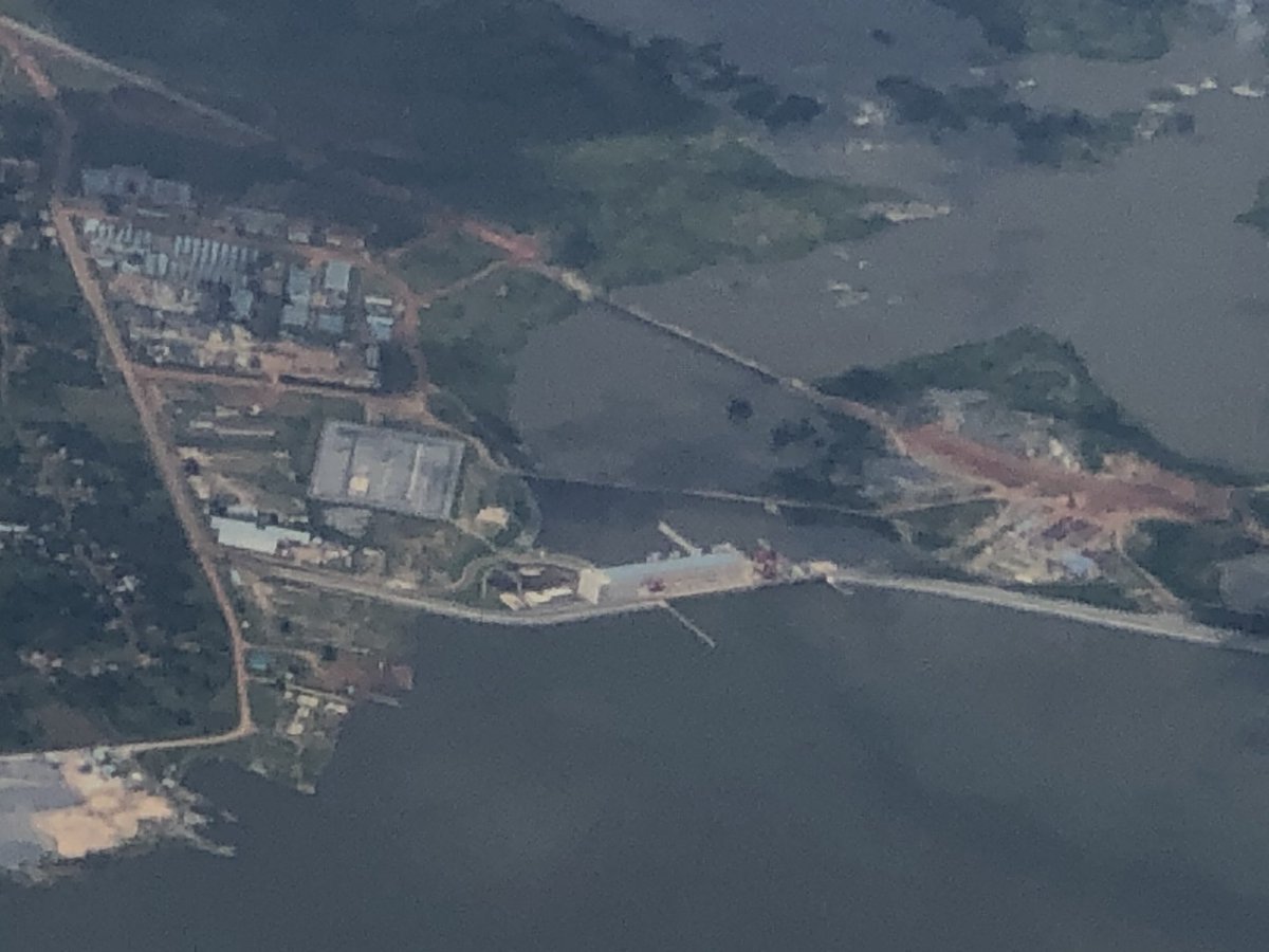 kasyate's tweet image. The magnificent #Isimba hydropower station as seen from close to 15,000 feet. In the hind-ground is the once taunted as non-existent Kayunga-Kamuli bridge works now at 35% physical progress. Dam has been generating power since Dec. 2018. The bridge shld be completed by end year!