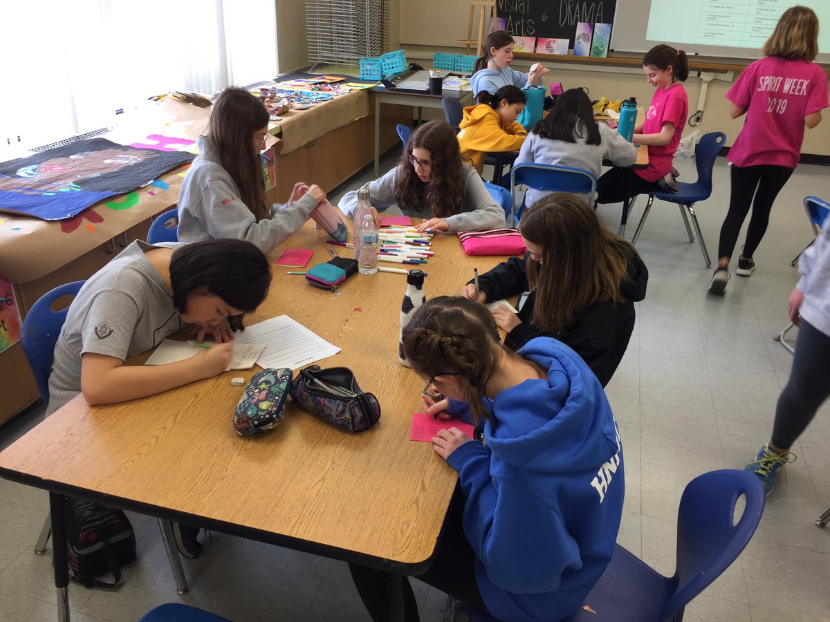 MsGuayHNMCS's tweet photo. “Let all that you do be done in love.” 1 Corinthians 16:14 ~ Middle School Campus Ministry @HNMCS made some Valentine’s day cards and delivered them to the Felician sisters today. @MsMatherHNMCS https://t.co/7ZxRsIa9qs