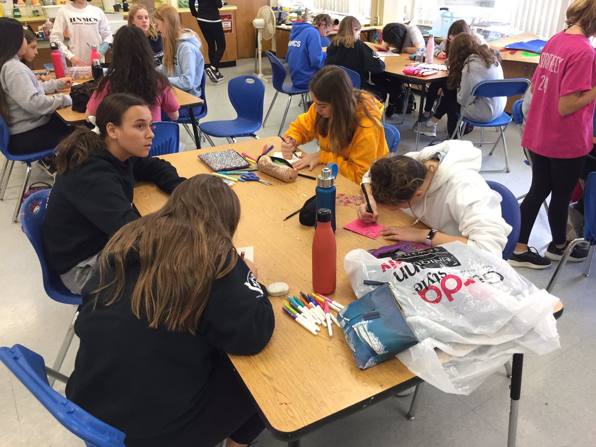 MsGuayHNMCS's tweet photo. “Let all that you do be done in love.” 1 Corinthians 16:14 ~ Middle School Campus Ministry @HNMCS made some Valentine’s day cards and delivered them to the Felician sisters today. @MsMatherHNMCS https://t.co/7ZxRsIa9qs
