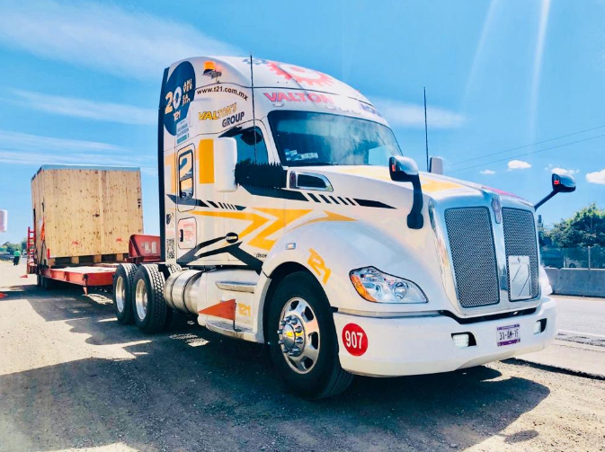 GrupoT21's tweet photo. 🚛 Seguimos en el camino con @ValtonsG, ¿nos has visto rodar por la carretera? Compártenos una foto, estamos en la ruta Veracruz - León, Guanajuato.
#GrupoT21 #ValtonsGroup https://t.co/TYw63RY9P3