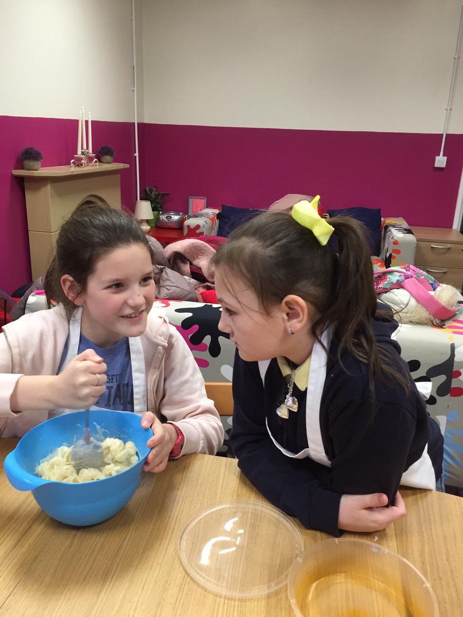 bodprimary's tweet photo. โCrafty Cookery Clubโ cooking up home made cheese sauce with pasta ... delicious #perfectpasta #chefkids ๐๐ฆ๐๐ง๐ฅ๐ฝ @SWPRhondda @YstradOnline @AsdaPandy @CTMHealthySch @YsgolHenFelin @RCTCouncil @CSCJES https://t.co/6dKa3xIEDy