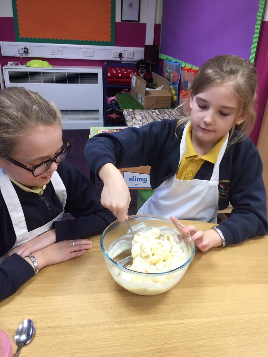 bodprimary's tweet photo. โCrafty Cookery Clubโ cooking up home made cheese sauce with pasta ... delicious #perfectpasta #chefkids ๐๐ฆ๐๐ง๐ฅ๐ฝ @SWPRhondda @YstradOnline @AsdaPandy @CTMHealthySch @YsgolHenFelin @RCTCouncil @CSCJES https://t.co/6dKa3xIEDy