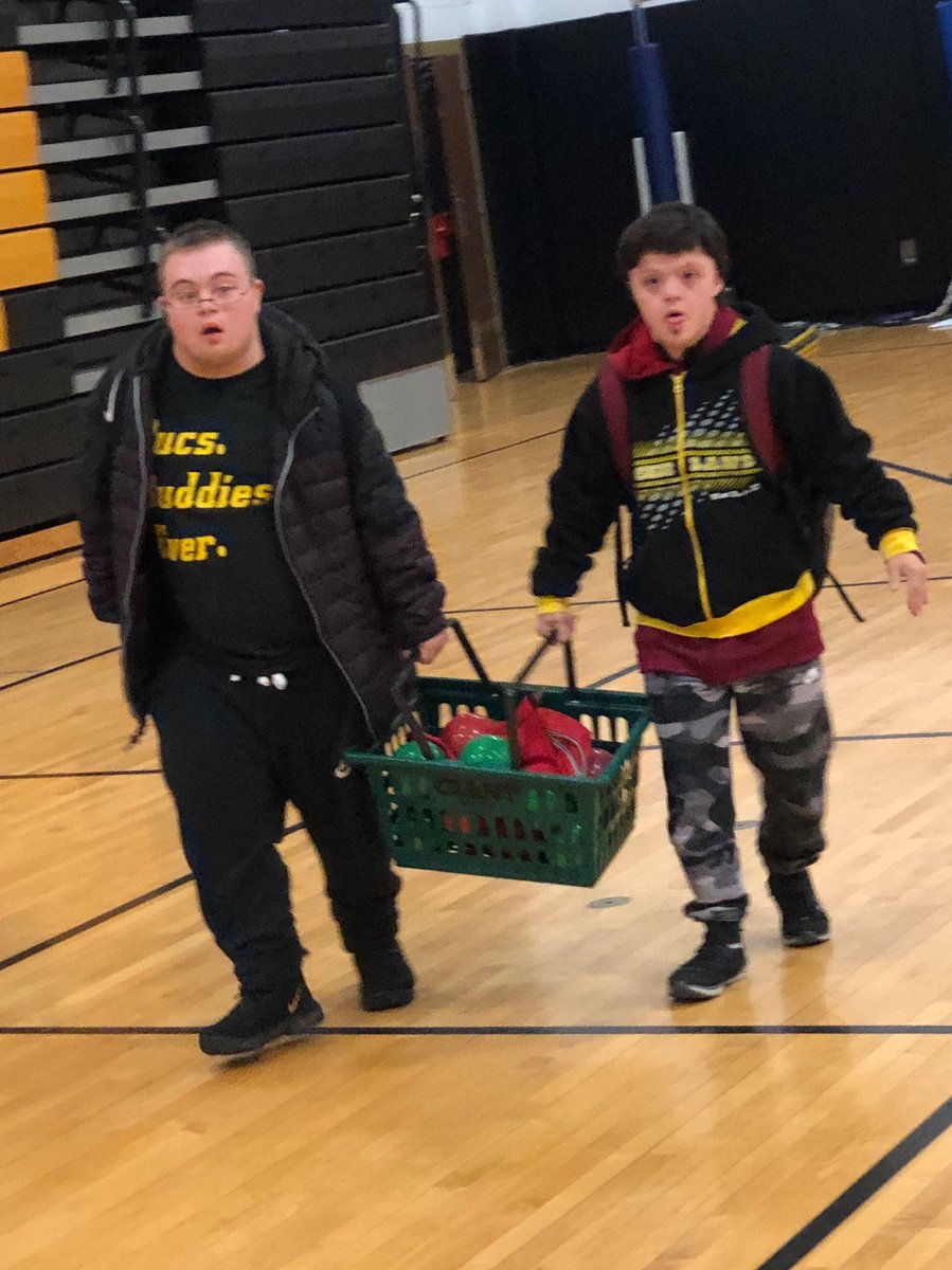 BucsHealthPE's tweet photo. These guys are ready for Bocce! https://t.co/SXarQZXoxB