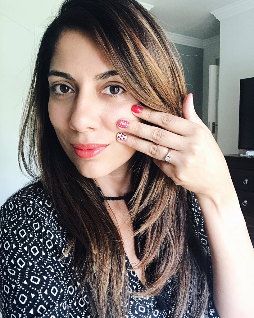 Are you ready for Valentine’s? My nails are 😉 thanks <a href="/DreamNails_SA/">Dream Nails Beauty</a> Fourways Branch for my nails #nails #nailsart #Valentines #blogger