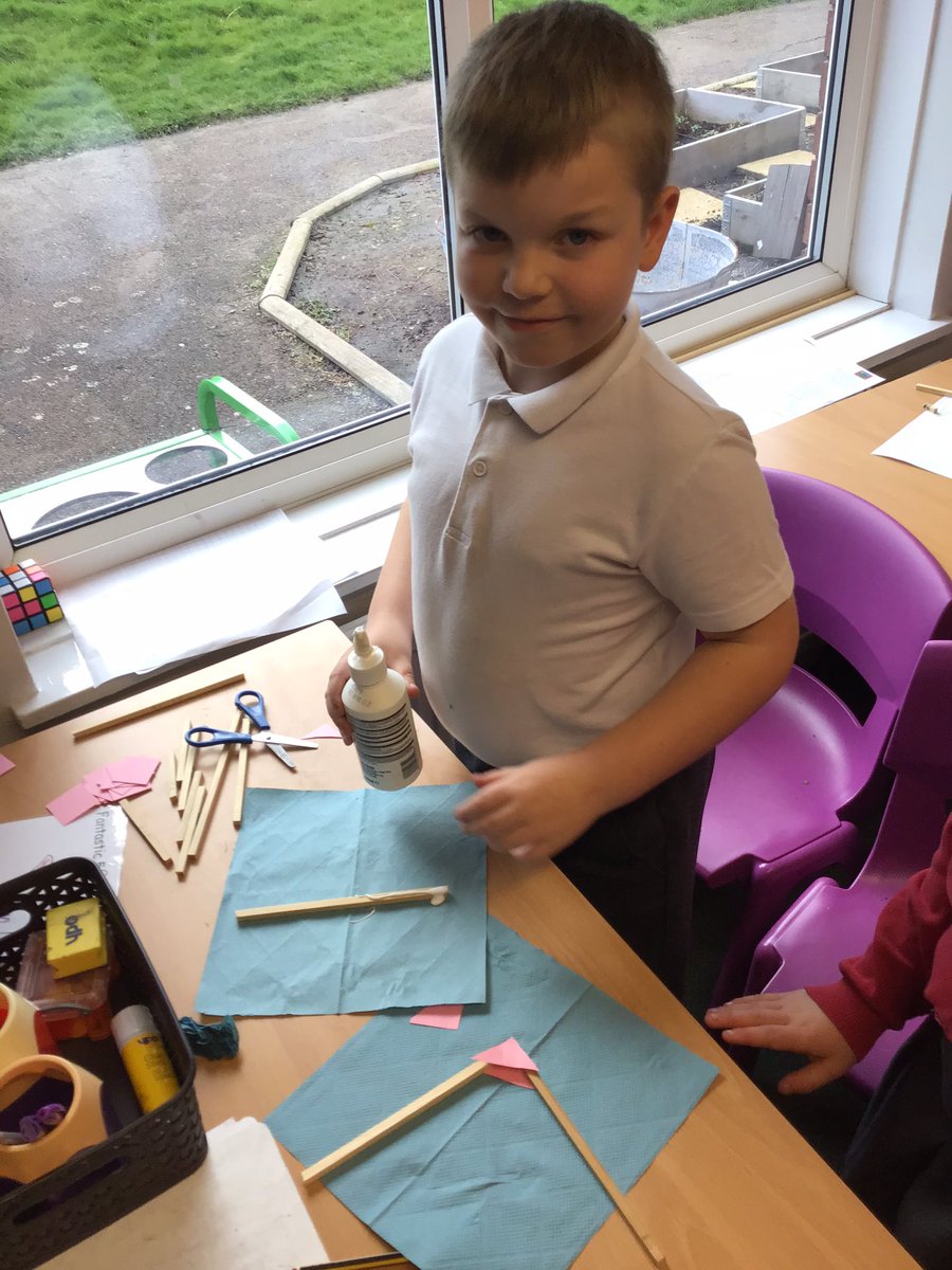 K9_is_my_puppy's tweet photo. More progress on our bridges 🌉 in D&amp;T today some of us started to assemble our components. We used our designs as templates to help us, a bit like a jigsaw 🧩.
#MDDT #MDTopic https://t.co/g2UqDtBYMI
