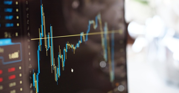 DavidLevinBSW's tweet photo. If you're beginning to wonder about how the #coronavirus might start affecting #markets and your portfolio, keep three themes in mind: resist the urge to take action, keep perspective, and be on alert. https://t.co/eEmcnTpVNI https://t.co/eLmwak08Zd
