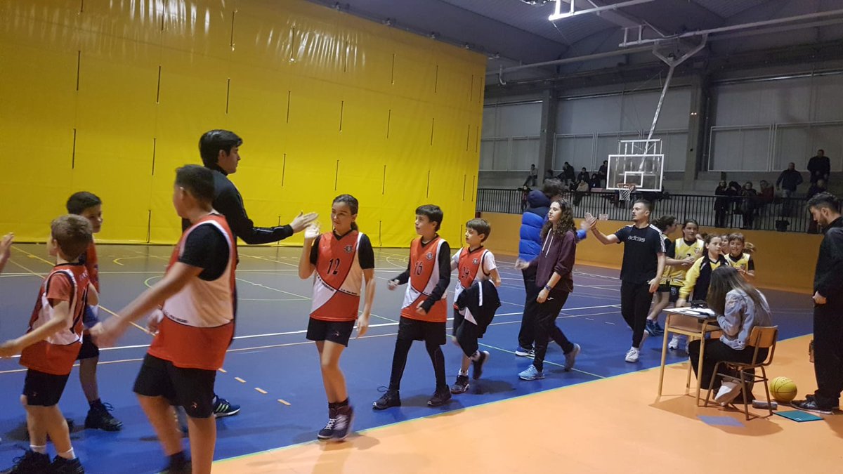 ClubRojiNegro's tweet photo. El lunes lxs alevines jugaron en salesianos, un partido muy interesante que acabó con un 39-38 para Salesianos. 

Hoy hemos entrenado con ganas  y volvemos a la pista el sábado a las 12.30h  contra Azuqueca en el polideportivo San Blas .

Vamos Cabanillas!! ♥️🖤💪🏀 https://t.co/NJdEoa0IY9