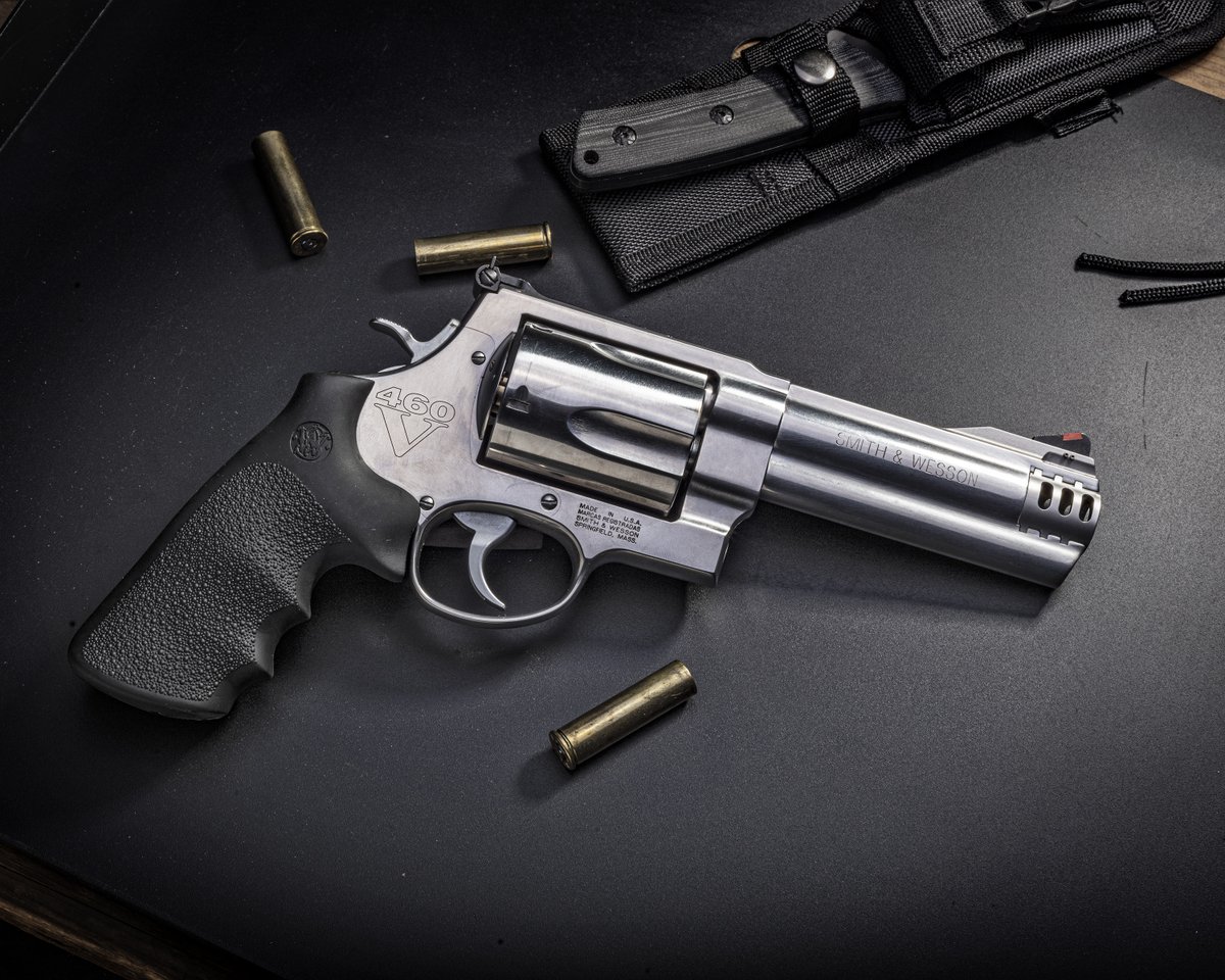 Smith_WessonInc's tweet photo. Wheelgun Wednesday! Have you shot anything bigger than the Smith &amp; Wesson® Model 460V? #SmithandWesson #Wheelgun #Wednesday #HandCanon #460SW #Magnum https://t.co/HdbEzc19uA