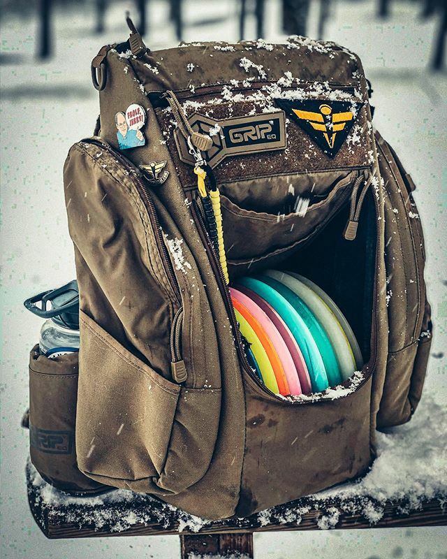 GRIPeq's tweet image. Continuing to share our favorite photos of #GripEQ bags in the winter elements in honor of this weekend’s 42nd Annual Wintertime Open in Pasadena, California. ❄️🥏❄️🎒❄️ Thanks @fullflightdisc for this awesome shot! Make sure you tag @GripEQ in your photos!

#discgolf #GRIPeqC…
