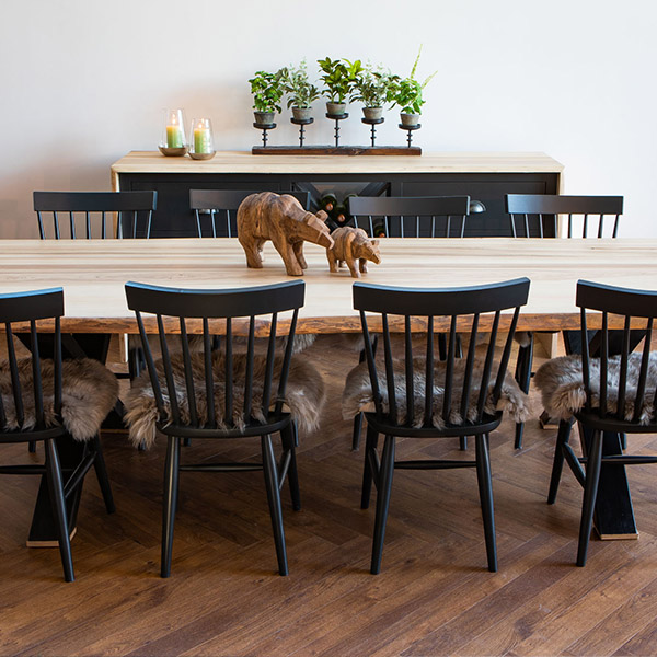 FourCornersUK's tweet photo. Our modern take on the spindle back chair, which are available in a range of colours, this dining set is sure to add the wow factor to your home. Explore our furniture design services here: https://t.co/bDXleWZosq 

#beautifulhomes #chairs #beautifulchairs #diningroom https://t.co/f0wsXibwWD
