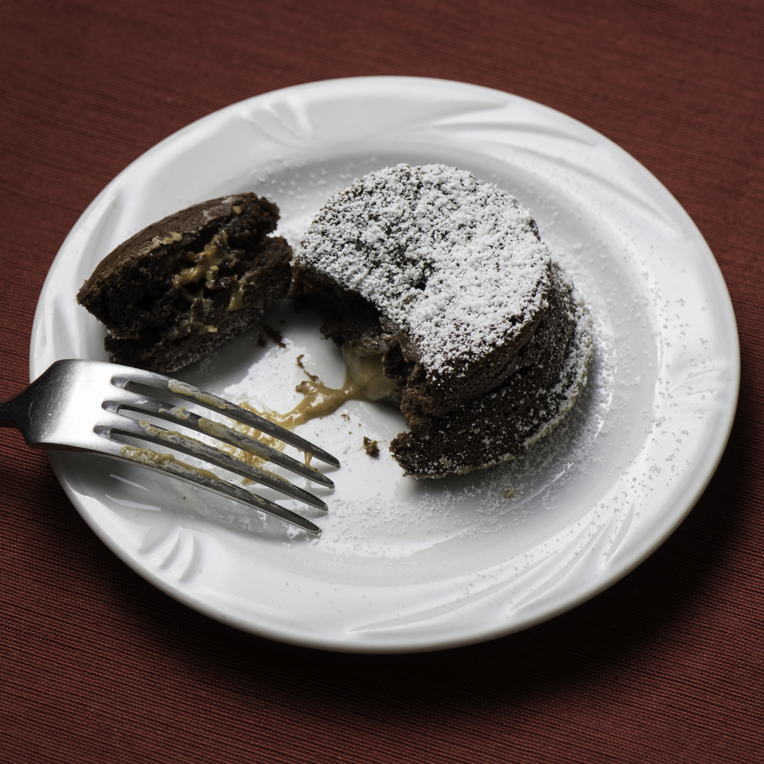 MakeitPerfectly's tweet image. Impress your special someone with this decadent Chocolate Peanut Butter Lava Cake from the Perfect Bake App. Two great flavors come together in a warm gooey dessert that will put a smile on their face and in their heart. bit.ly/2vo9rCU