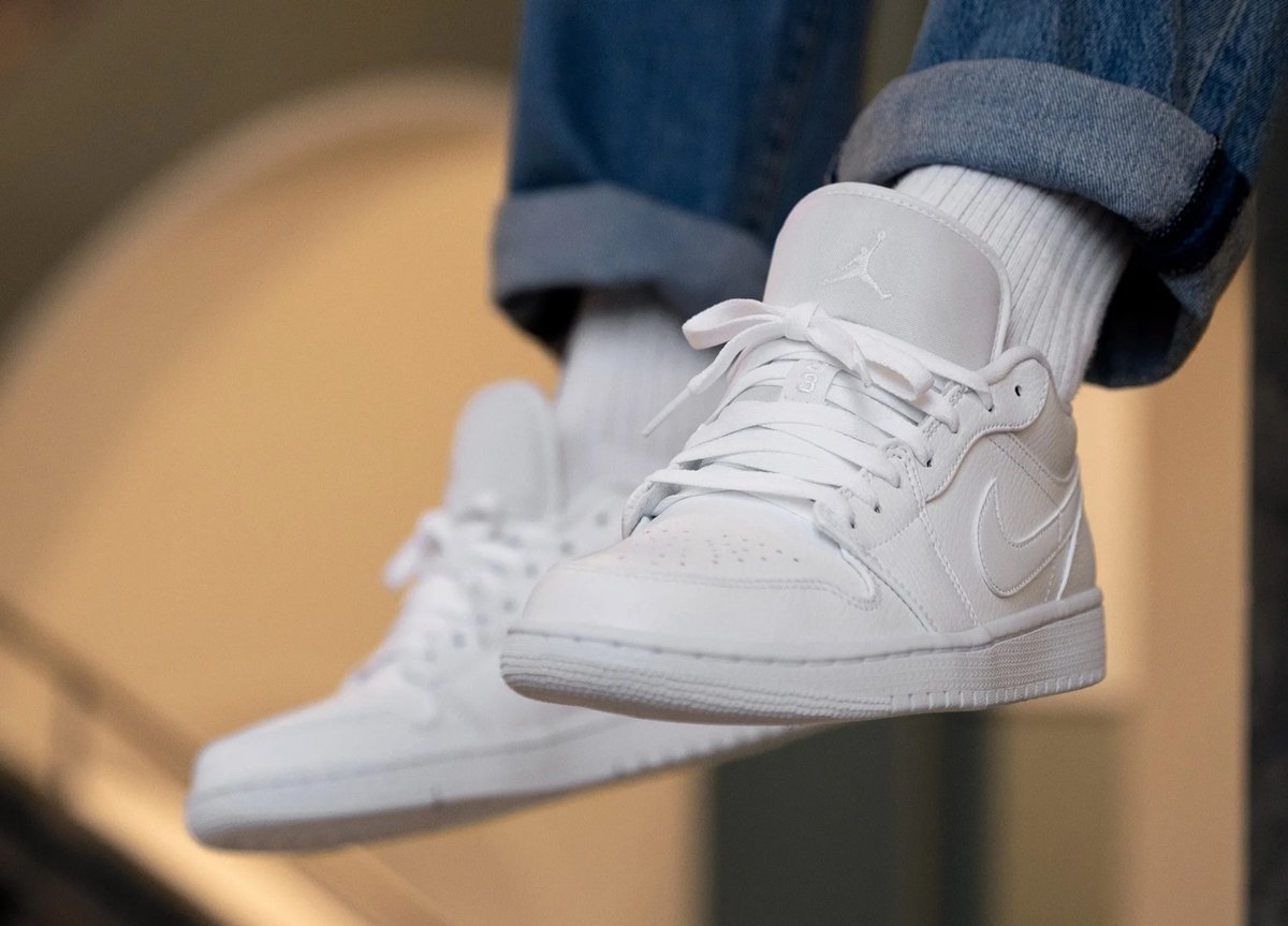 Kicks Deals Canada Perfect To Rock As Is Or Customize It With A Custom Paint Job You Can T Go Wrong With This Triple White Colourway Of The Air Jordan 1