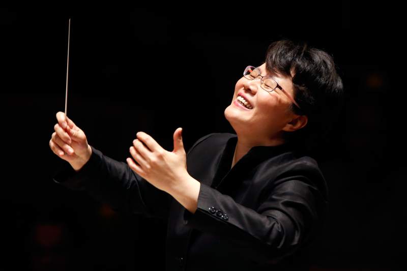 chi_sinfonietta's tweet photo. #MeetTheArtists: Chicago Sinfonietta Music Director Mei-Ann Chen conducts our Sight + Sound program. Mei-Ann has been recognized as a dynamic force whose innovation and venturesome approach continues to redefine the orchestra experience. #redefineclassical #conductor https://t.co/aenc3APDXW