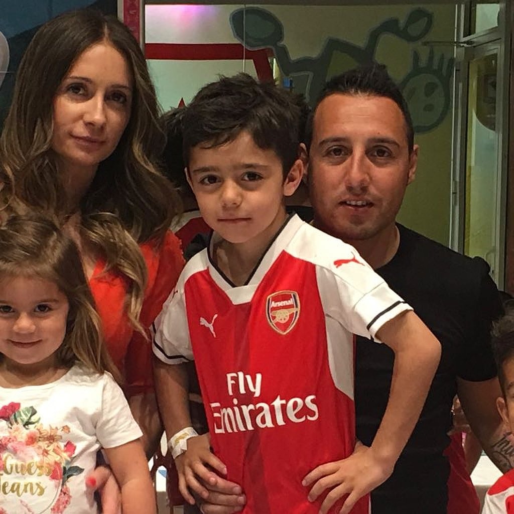 muraikms_'s tweet image. Bring him home one more time for a decent farewell goodbye by the fans @Arsenal 🔴⚪ 🙏 
#oohsanticazorla