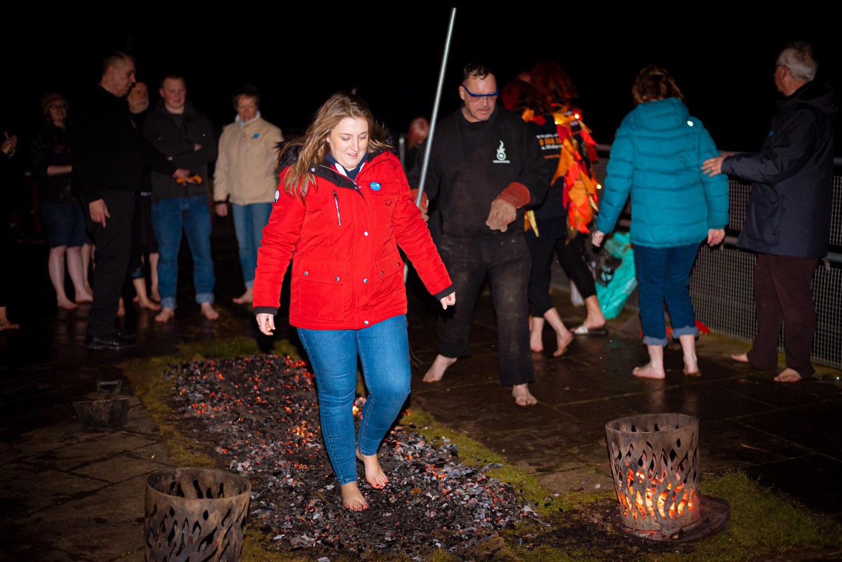 Siani01's tweet image. An amazing evening FIREWALKING @UplandsRFC for @tenovuscancer. #TeamTenovus #Firewalking #SuperSupporter  justgiving.com/team/teamfire