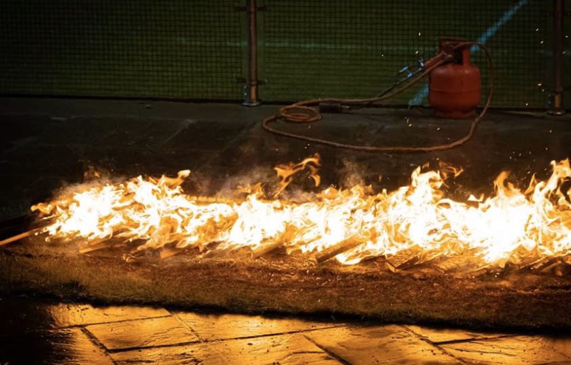 Siani01's tweet image. An amazing evening FIREWALKING @UplandsRFC for @tenovuscancer. #TeamTenovus #Firewalking #SuperSupporter  justgiving.com/team/teamfire