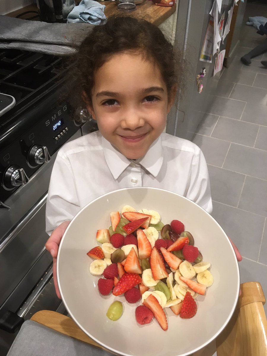 Marilyn25252403's tweet photo. @drwalker_s    #homelearningquest Willow’s healthy meal, prepared all by herself! https://t.co/dxJhpaFqW3