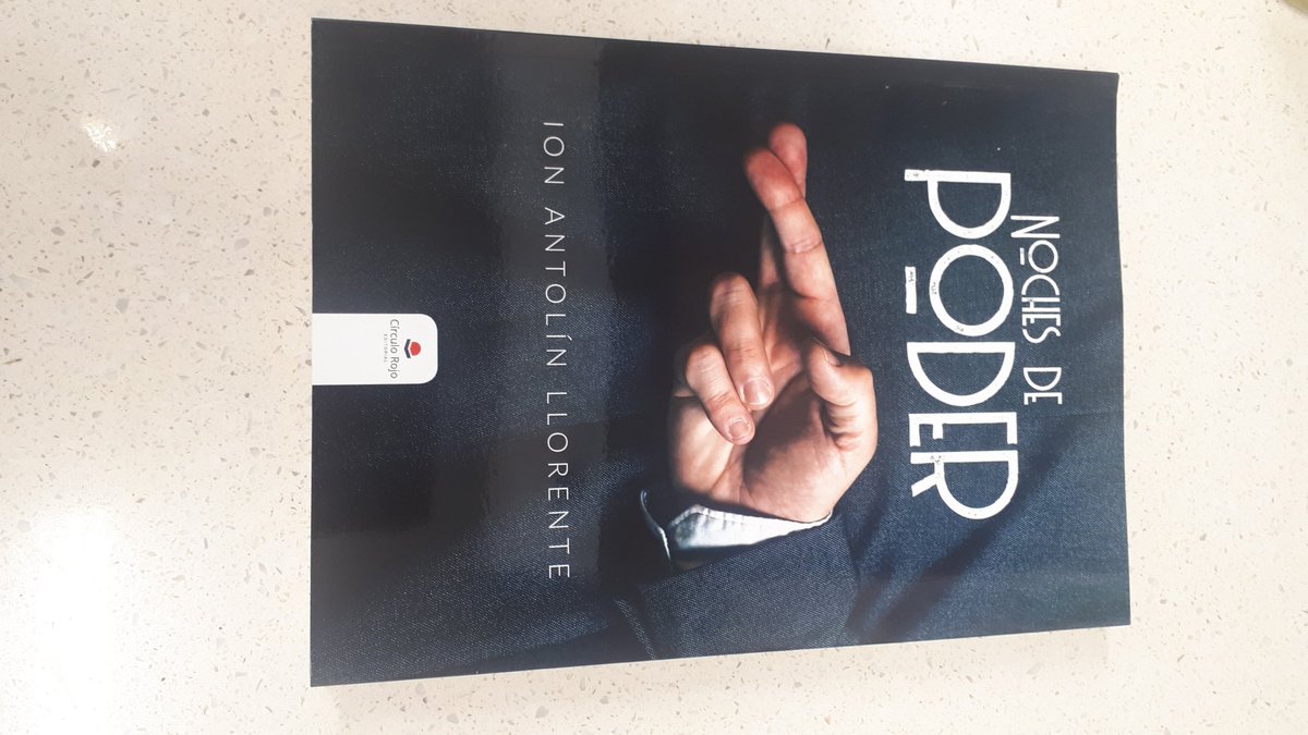 AitorGarcia_7's tweet photo. Mi amigo @ionantolin me ha dedicado su nuevo libro #nochesdepoder , así que le homenajearemos con una lectura atenta. Felicidades y por muchos éxitos!!! https://t.co/KmwxN93xJl