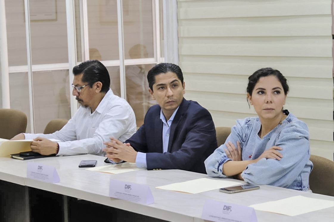 DIF_Oaxaca's tweet photo. En la Primera Sesión Ordinaria del Consejo Directivo del DIF Estatal Oaxaca, se abordaron temas de importancia para el óptimo funcionamiento de este organismo asistencial, como la aprobación del reglamento interno de la #PRODENNAO y el manual de organización del #DIFOaxaca. https://t.co/KeuihjXlBj