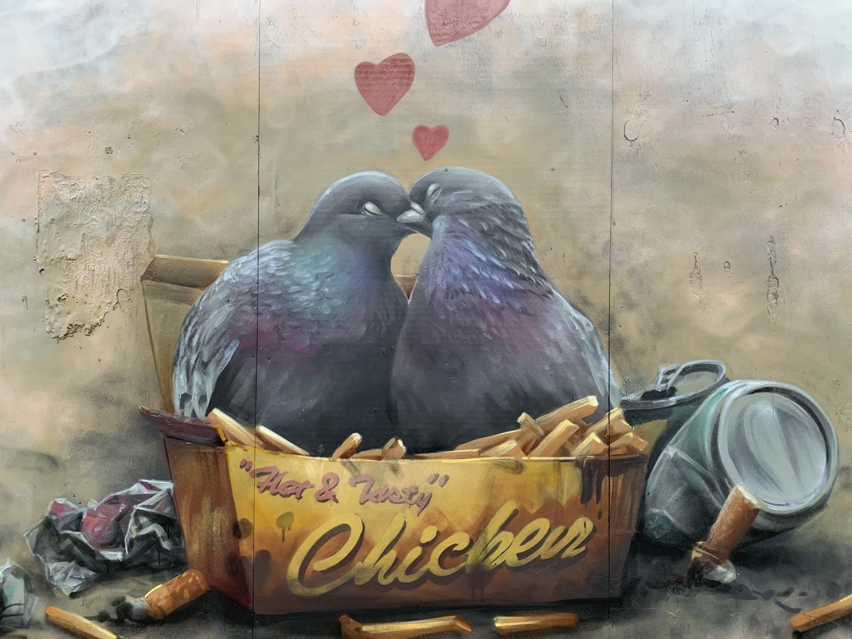 Happy Valentines you filthy animals! 

Big thanks to @pengestreetart1 for the spot in Sydenham. 
##valentines #valentinesday #allyouneedislove #chickenshop #justthewayyoulikeit #hotandtasty #2pieceofchickenandchips #pigeon #pigeonsofinstagram #startedatthebottom #grime #skyrat