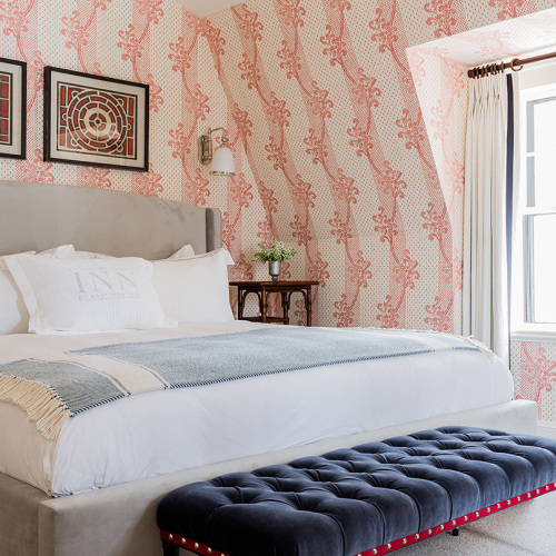 Ahh romance is in the air this #WallpaperWednesday ❤️ This revolutionary red wallpaper is helping us get ready for Valentine's Day! 🌹✨
#InnAtHastingsPark #RelaisChateaux #RevolutionaryHospitality