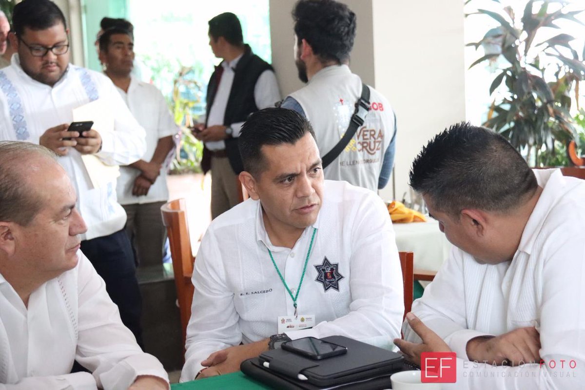 Sigueaenfoque's tweet photo. Los gobernadores de #Oaxaca, @alejandromurat y de #Veracruz, @CuitlahuacGJ, llevan a cabo una mesa de trabajo en Tuxtepec, a fin de coordinar estrategias para frenar la violencia en la zona. Acude también @AlfonsoDurazo, titular de la @SSPCMexico https://t.co/Dmuof96sr0