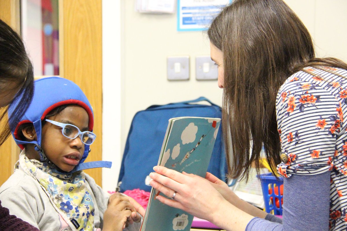 WillowDeneSch's tweet image. Developing consistency in our responses as we interact with the props in our story &apos;Blown Away&apos; by @RobBiddulph #LanguageandLiteracy