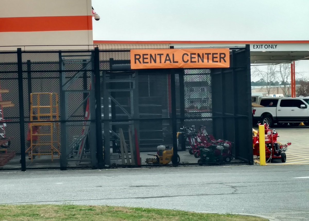 The. View from the #bluecrew parking lot! Big Mo letting 
them know what’s going on, 1️⃣7️⃣7️⃣0️⃣ style!@derekfleming <a href="/tfender13/">tabatha fender</a> <a href="/EricDynesRental/">Eric Dynes THD Rental</a> <a href="/THDChrisH/">Christopher Holland</a> <a href="/Samiamndosta/">Sam Barber</a> @Martrij1770 @thd6305