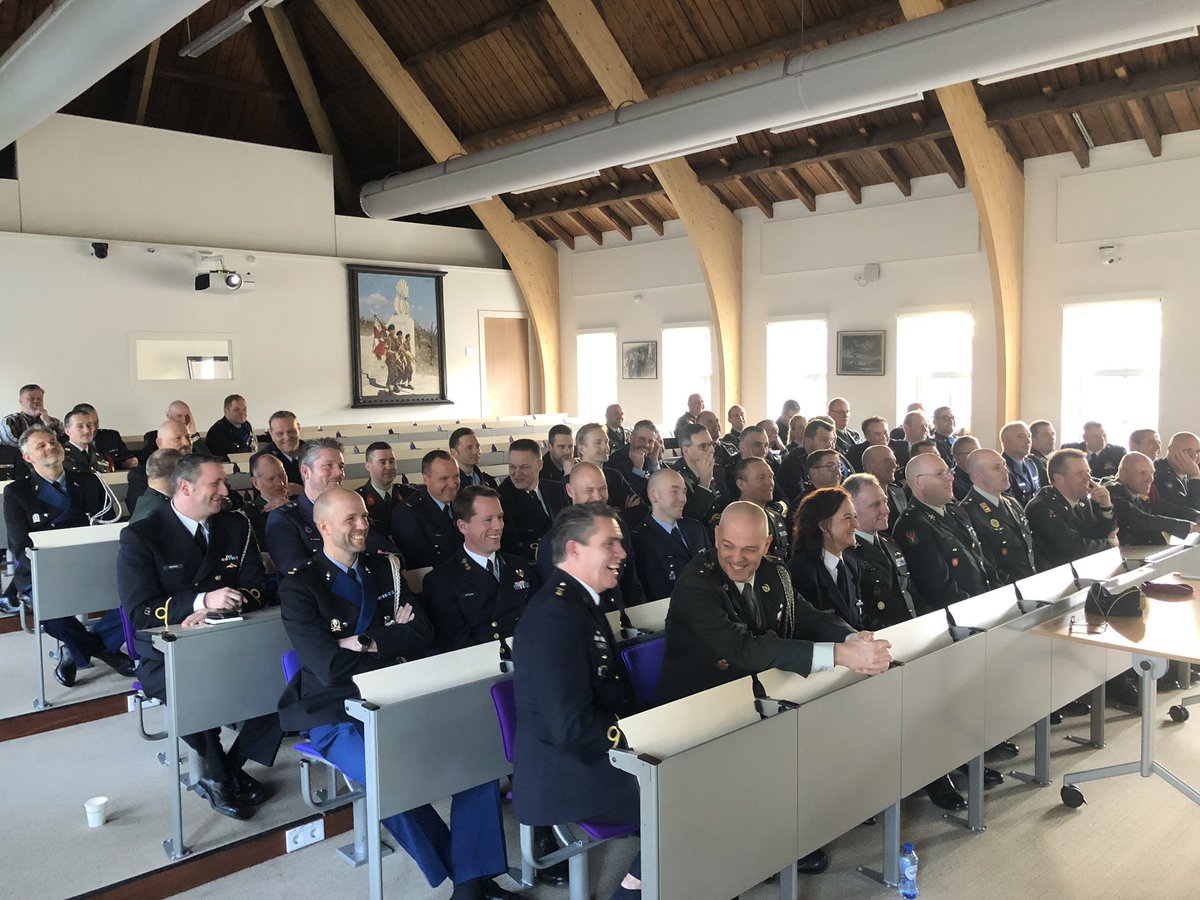 EdLaagland's tweet image. Vandaag een interactieve presentatie mogen geven aan 70 stafadjudanten en commandanten die aan de vooravond staan van hun samenwerking. Veel interactie en begrip voor elkaar. #JTV2020 #JCC2020 #vertrouwen #samenwerken