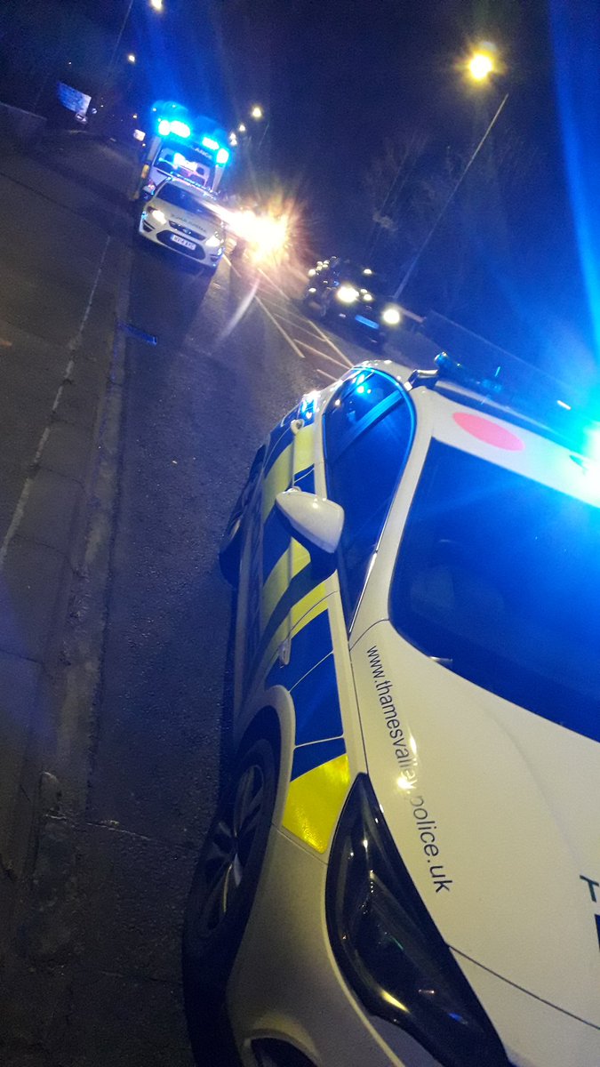 tvp_mk's tweet photo. #Team5 and #MKNHPT working together with @SCAS999 on the H4 after reports of a person on the wrong side of the bridge. One person detained under the Mental Health Act and now getting help. #itsoktonotbeok #mentalhealthawareness #P6485 https://t.co/Qy77FR5FXa