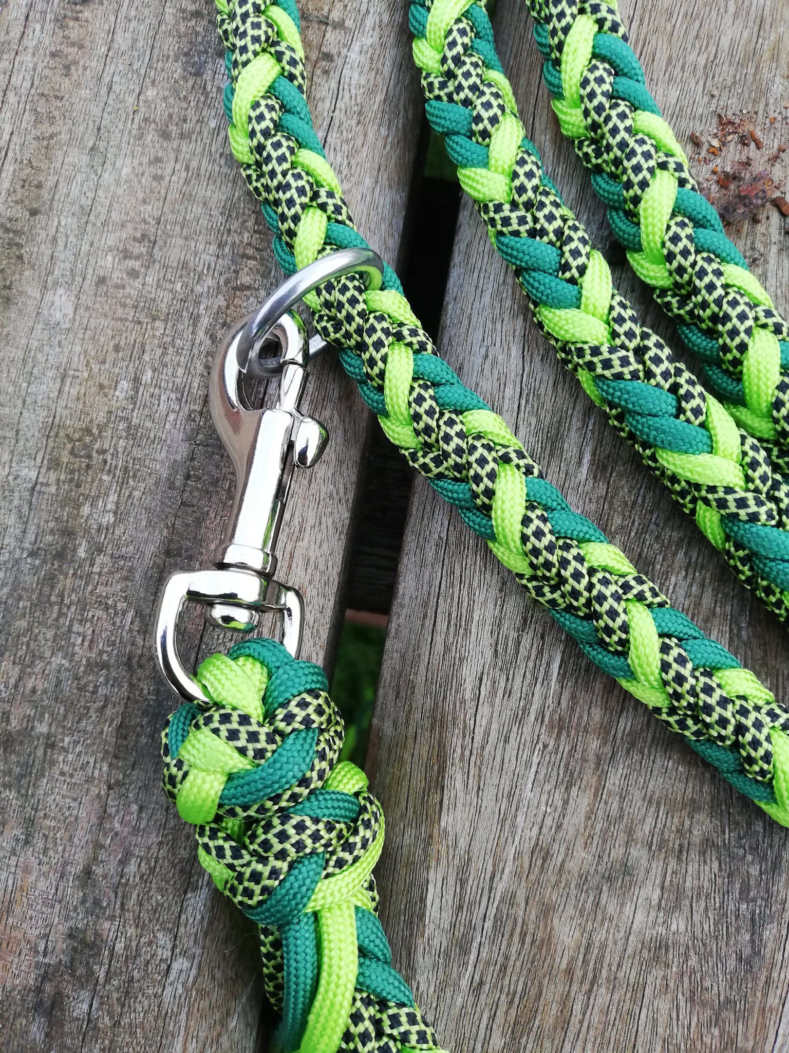 Lise Matzen Lund Twitter: "Do it your self 🌺🐶-leash Hundesnor 😍 #paracord550 #hund #hundeudstyr #halsbånd #unik #keyfobia https://t.co/RMDzbBYrYy" / Twitter