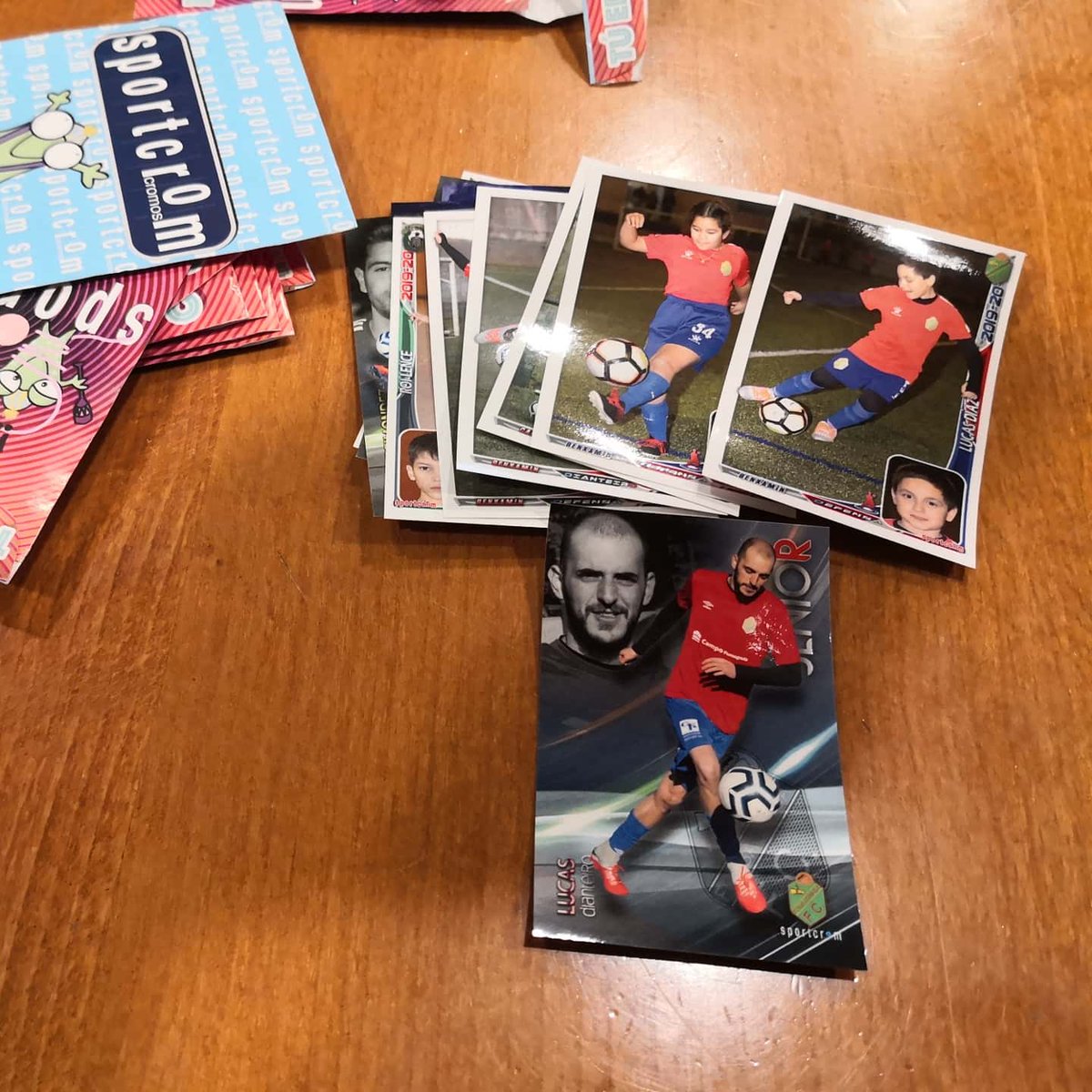 Xa están á venta os cromos do Fonsagrada FC!
Podes mercalos en Librería Landeira, Librería Bermúdez e no campo de fútbol Gómez Besteiro de A Fonsagrada.

#SeguimosMedrando
#NaFonsagradaHaiFuturo