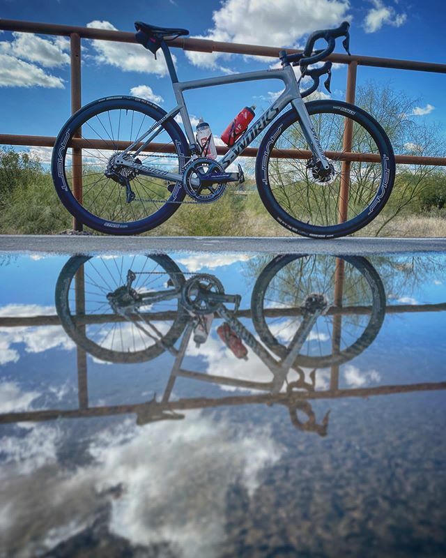 finsty's tweet image. Floating like a butterfly, stinging like a bee thanks to the speed of the @iamspecialized Tarmac! 👌🏻👌🏻 #KOMkiller #grouprideslayer #almostwentfullroadie #bouttogogucciintheguccistore ift.tt/31VUSCM