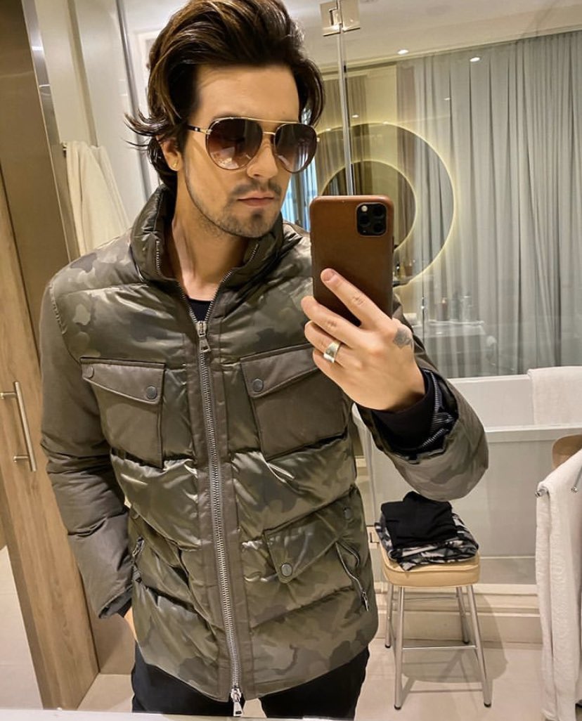 luansantana's tweet photo. pega meu óculos LS&amp;You Eyewear do @OficialMdo 😍 Escolhe lá o seu modelo pro carnaval! Vai em https://t.co/xmp3FnbVso 👊🏻#luansantana #lseyou #mercadãodosóculos #publi https://t.co/CbscfwhuHx